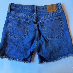 Levis Mid Thigh Short Medium Wash Size 28